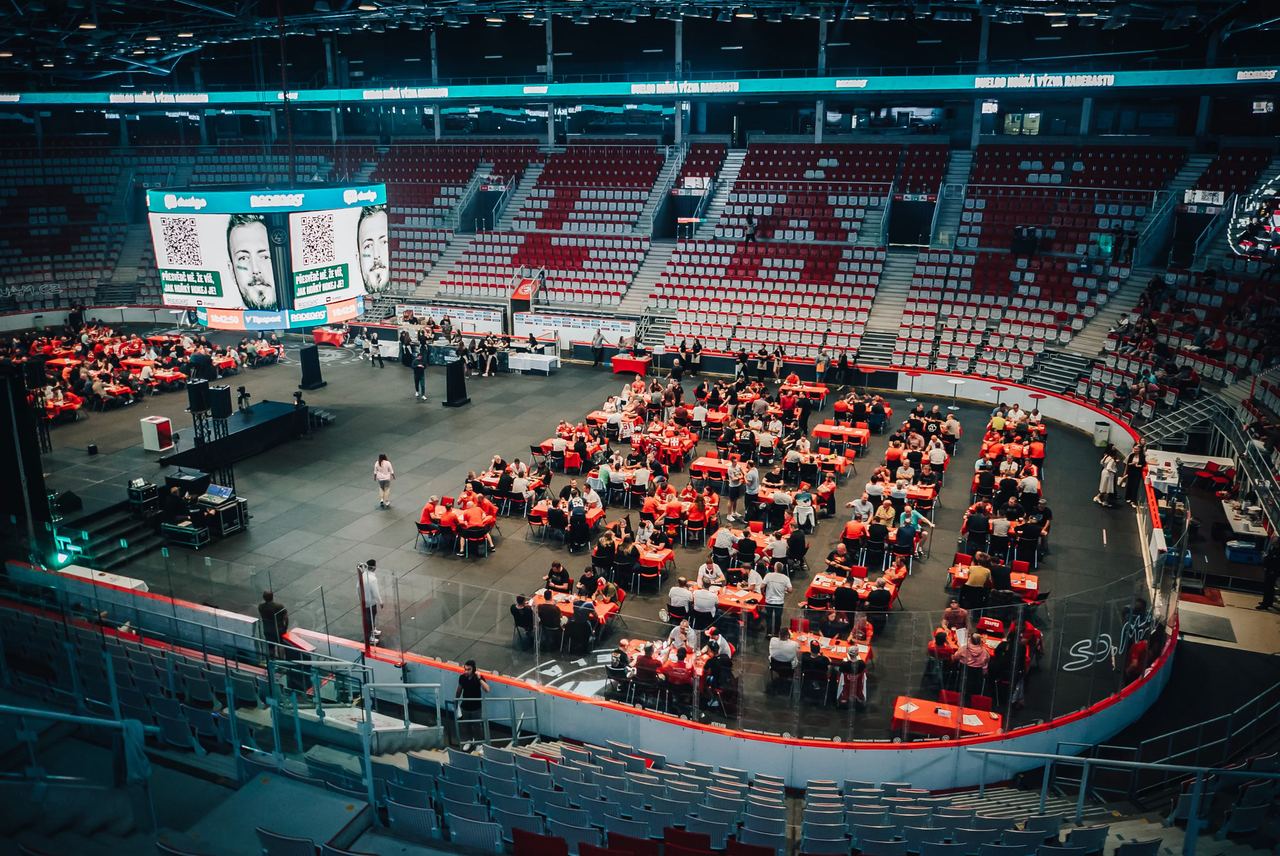 Arena packed with fans
